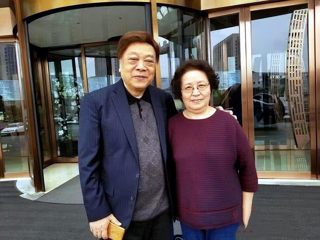 中央13台新闻主持人_离开央视新闻联播的著名主播故事_央视新闻联播离职主播名单