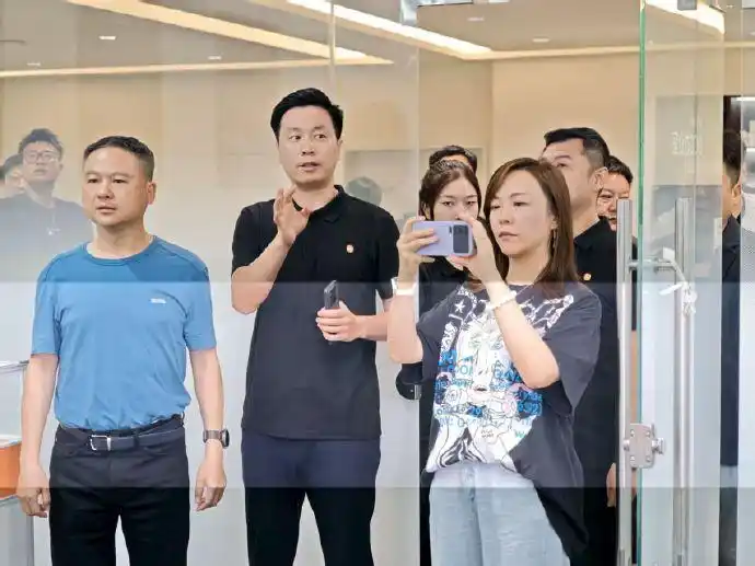 小米17系列发布日期_雷军：小米17对标iphone 正面迎战_小米17 Pro Max手机参数