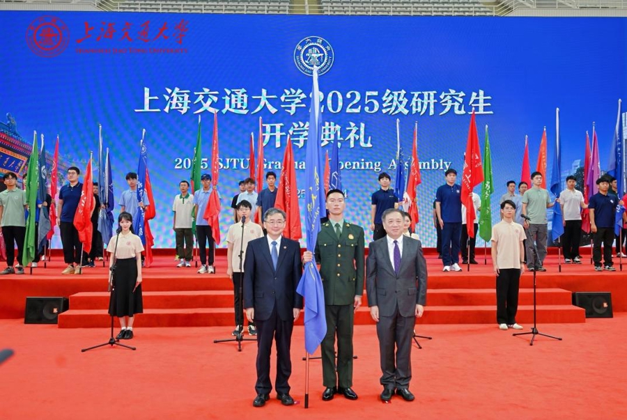上海交通大学开学典礼 九三阅兵元素 校园活动_参加九三阅兵的学员亮相开学典礼_交大研究生开学典礼 九三阅兵式 国防科技贡献者