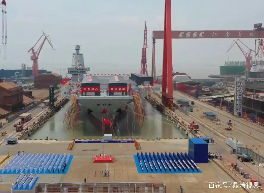 不是江苏上海，中国第三艘航母命名为福建舰，满载排水量达八万吨