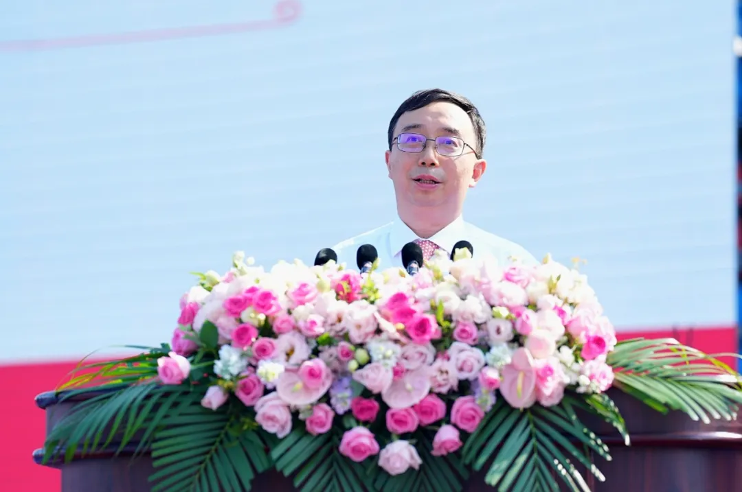 高校校长开学致辞_新学期寄语_浙江一大学校长开学讲话：少刷小红书