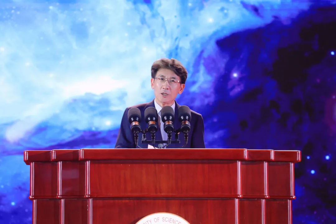 新学期寄语_浙江一大学校长开学讲话：少刷小红书_高校校长开学致辞