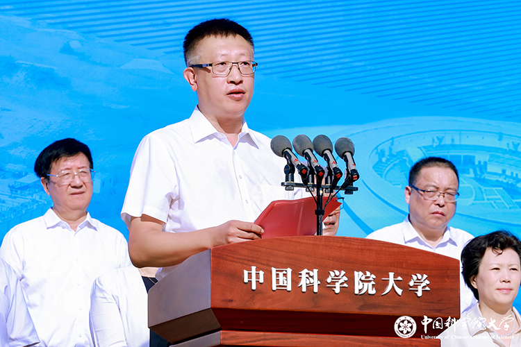 新学期寄语_浙江一大学校长开学讲话：少刷小红书_高校校长开学致辞