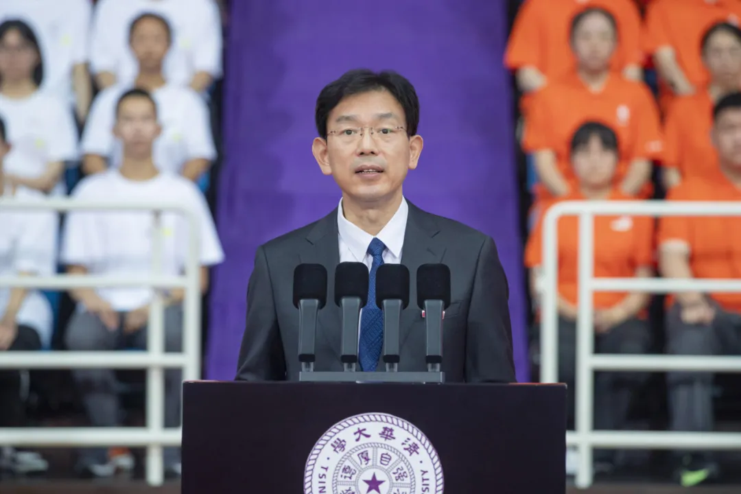 新学期寄语_浙江一大学校长开学讲话：少刷小红书_高校校长开学致辞