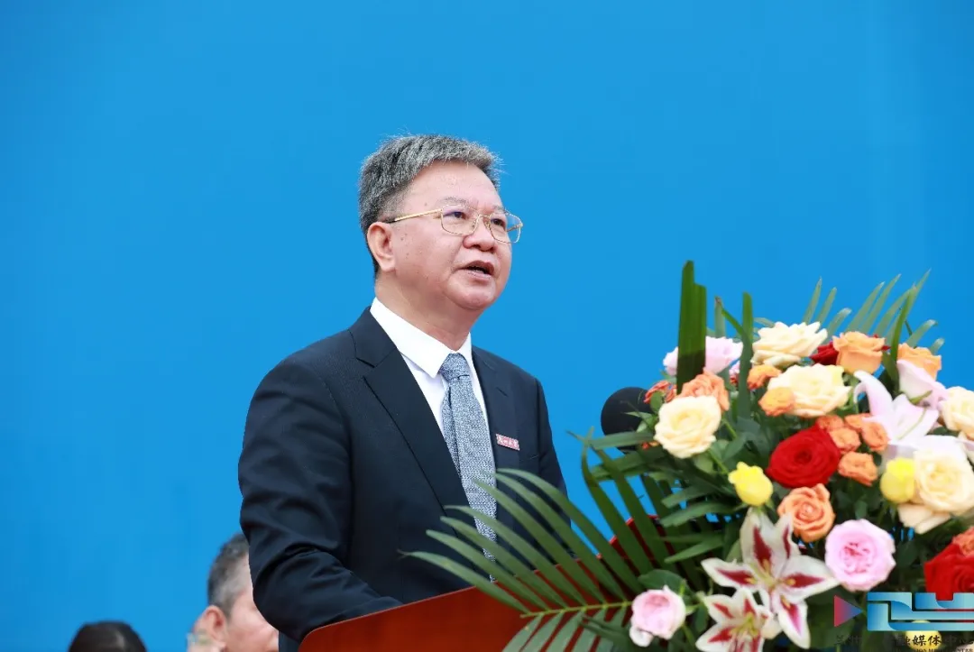 新学期寄语_高校校长开学致辞_浙江一大学校长开学讲话：少刷小红书
