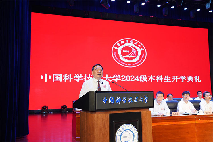 高校校长开学致辞_新学期寄语_浙江一大学校长开学讲话：少刷小红书