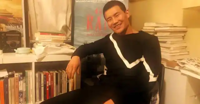 网络带货主播遭遇假货事件_潘长江连线谢孟伟教育带货_“嘎子”谢孟伟回应直播穿警服骂人