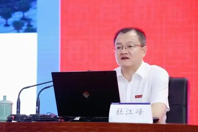 上海大学校长寄语_AI时代核心竞争力_浙江一大学校长开学讲话：少刷小红书