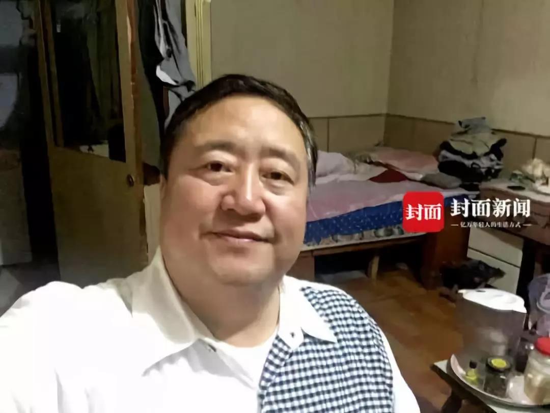 春晚笑脸哥冉东升_笑脸哥多年霸屏春晚原因_冉东升春晚缺席原因