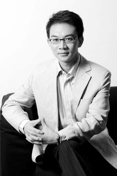 央视《新闻联播》首秀新主播 观众评价颇高(图)