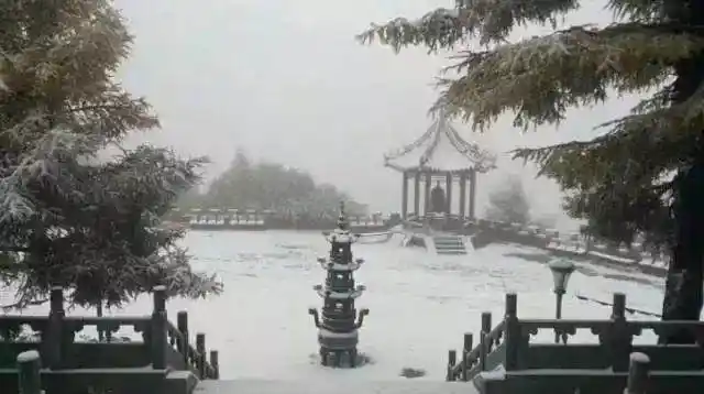 南方还在吹空调 北方已经下雪了_北京今晨降雪_广州市气象局回应