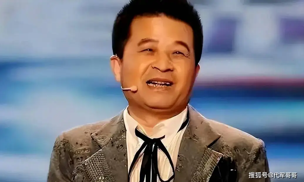 毕福剑近况曝光，离开央视9年，从事多项副业，早已经衣食无忧