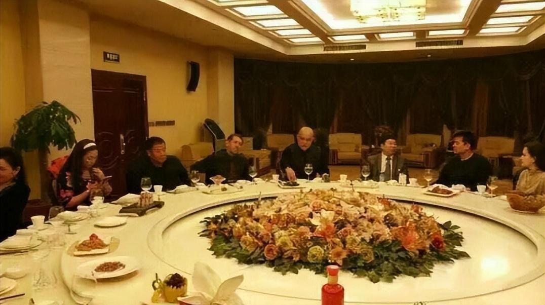 毕福剑64岁生活状态_毕福剑近况视频_毕福剑 饭局