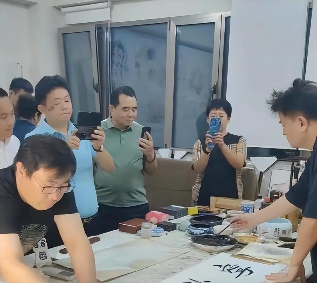 毕福剑64岁生活状态_毕福剑近况视频_毕福剑 饭局