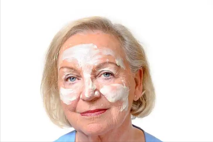 洗澡用什么洗最好_老年人冬季洗澡频率_老年人冬季洗澡注意事项