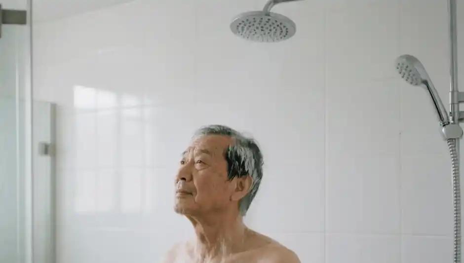 老年人冬季洗澡注意事项_老年人冬季洗澡频率_洗澡用什么洗最好