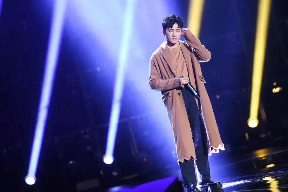 苏有朋金曲奖_苏有朋主持金鸡奖前争分夺秒背稿_苏有朋演艺生涯