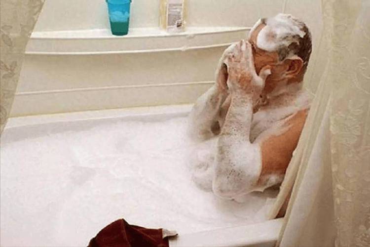 冬季洗澡安全_洗澡用什么洗最好_老年人洗澡频率