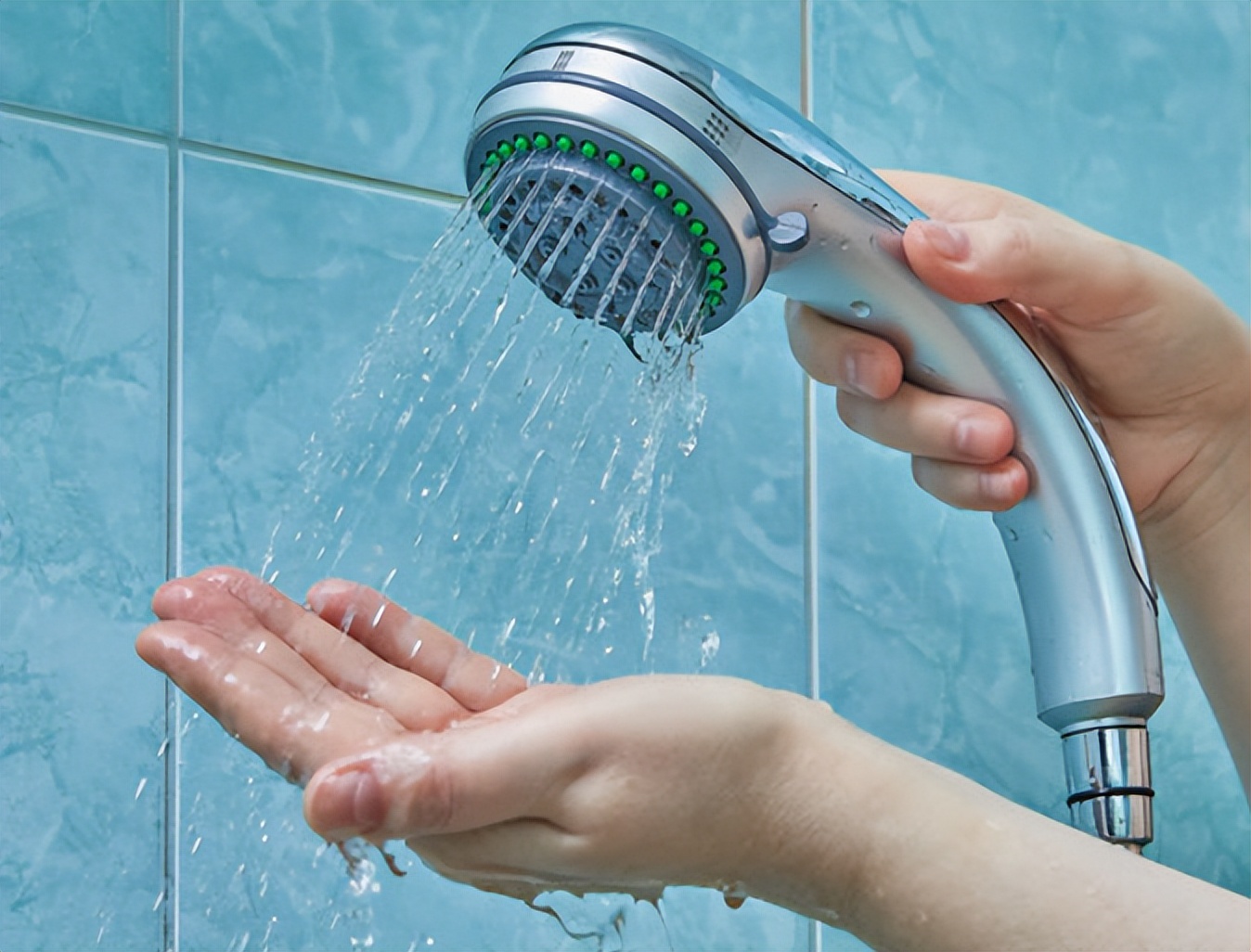 冬天洗澡多久一次合适_冬季洗澡频率与安全_洗澡用什么洗最好