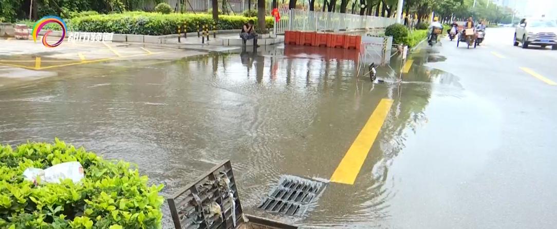 昆明7月30日降雨道路积水排水抢险_昆明暴雨淹水_昆明人民西路海源中路口淹积水情况