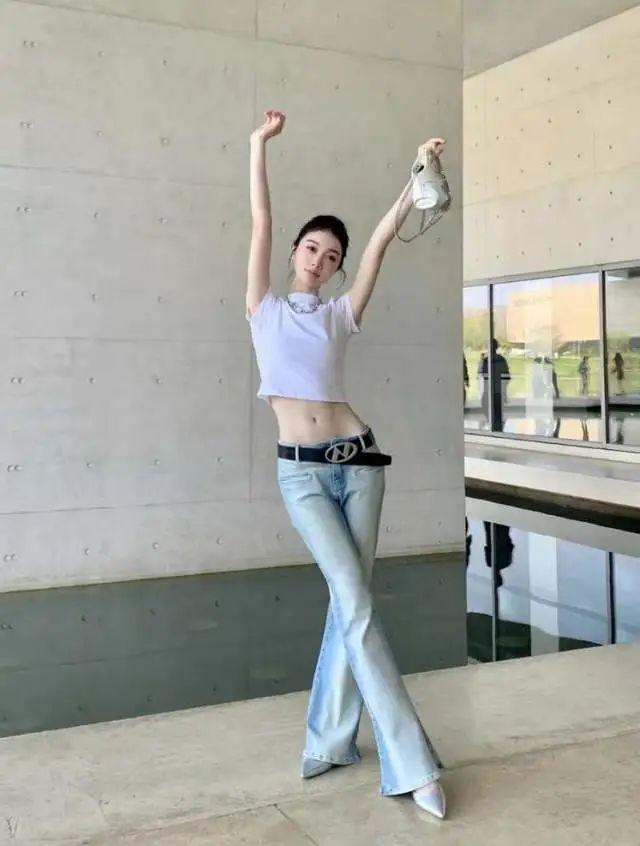 街拍紧身牛仔裤_裤型选择指南_紧身裤vs宽松裤