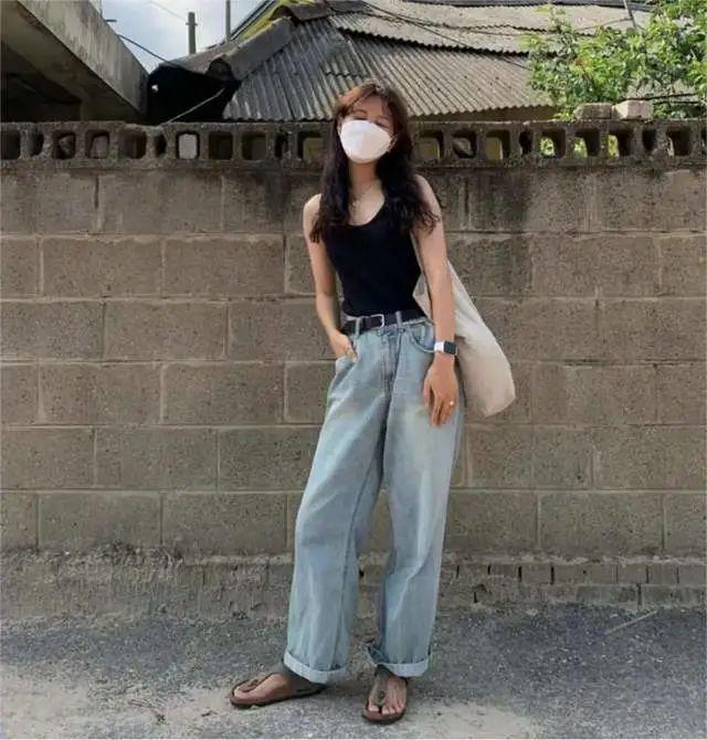 街拍紧身牛仔裤_裤型选择指南_紧身裤vs宽松裤