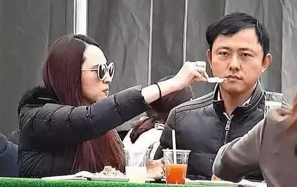 吴佩慈宣布怀孕_吴佩慈孕妇装生活照_吴佩慈怀孕数月