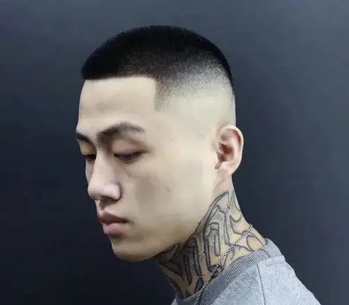 男生脸型与发型选择_男生不同脸型适合的发型_发型网男士发型