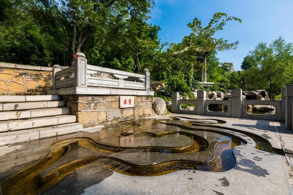 长清区泉水旅游_长清张夏晓露泉_房头村泉水景观