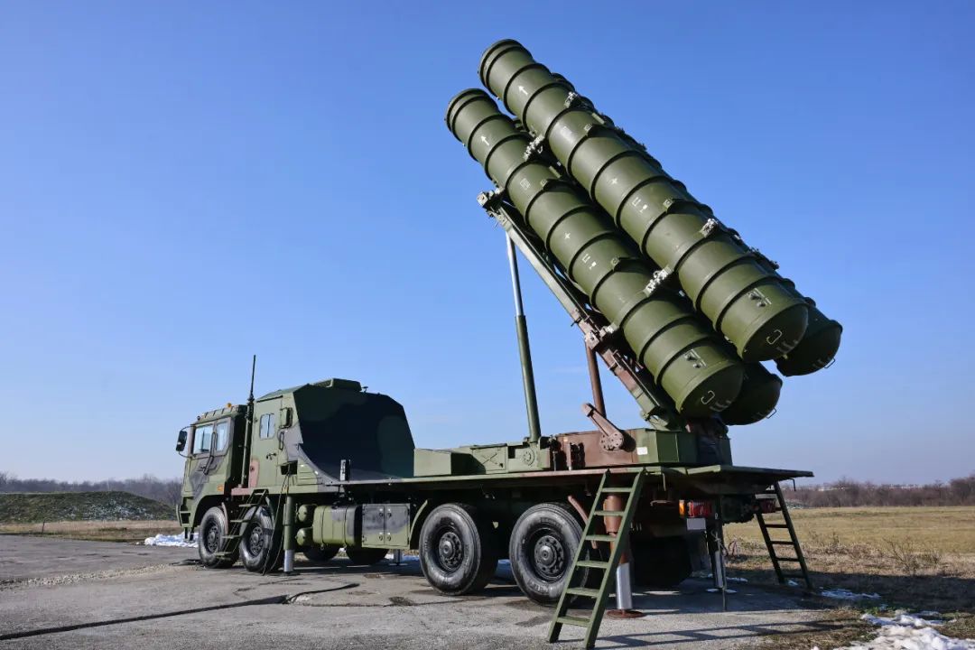 塞尔维亚FK-3防空导弹系统_红旗-22导弹现身塞尔维亚阅兵彩排_中国红旗22地对空导弹出口版