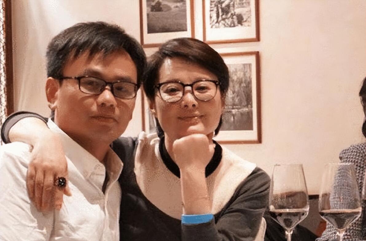 袁立情史揭秘_徐威为什么和袁立分手_袁立李红诋毁事件