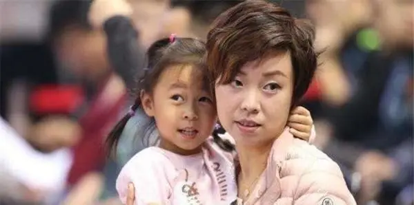 张怡宁之前，徐威与袁立在一起12年还有儿子，为何转身就娶大魔王