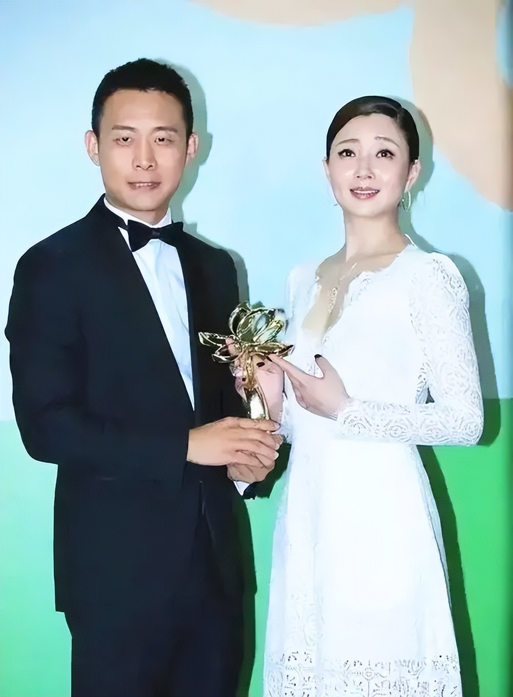 殷桃前夫沈俊成受贿案开审_殷桃豪宅庭院设计_殷桃真实生活体验