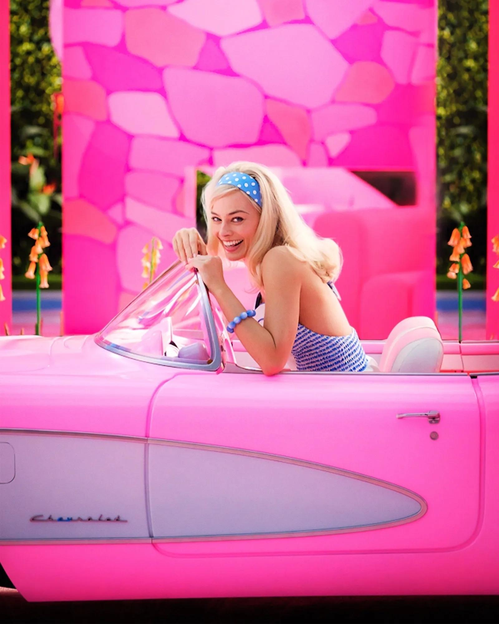 Barbiecore fashion trend_时尚芭比娃娃_pink Barbie style inspiration