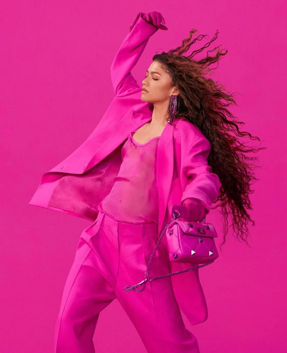 时尚芭比娃娃_Barbiecore fashion trend_pink Barbie style inspiration