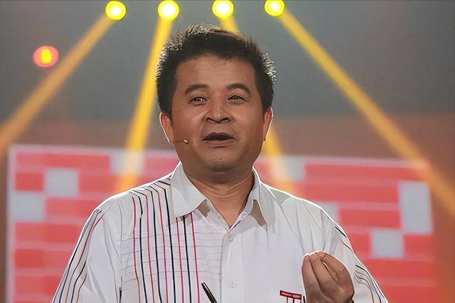 被批“不男不女”的毕凌，把父亲毕福剑仅剩的体面，无情踩在脚下
