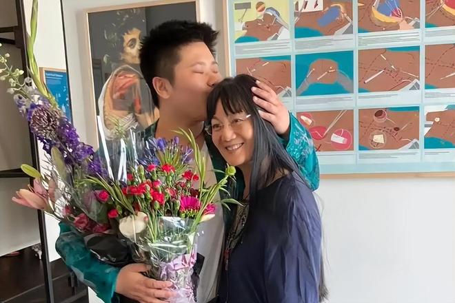毕福剑女儿毕凌_毕福剑点评智取威虎山_毕福剑跌落
