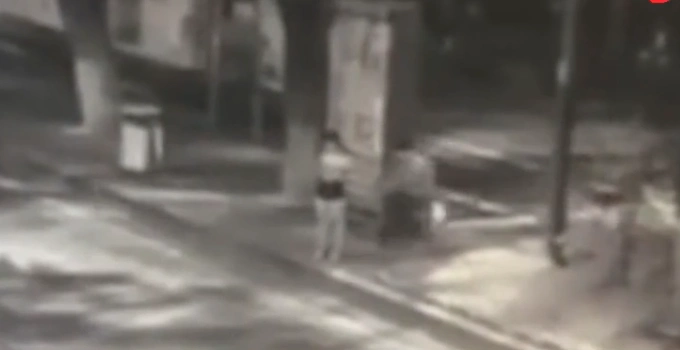 见死不救？女主播凌晨遇袭案真相来了！“的哥”：是监控断章取义