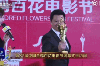 吴京手 婚纱照 万能海报_吴京图片大全图片大全_吴京手 历史出处 造型演变