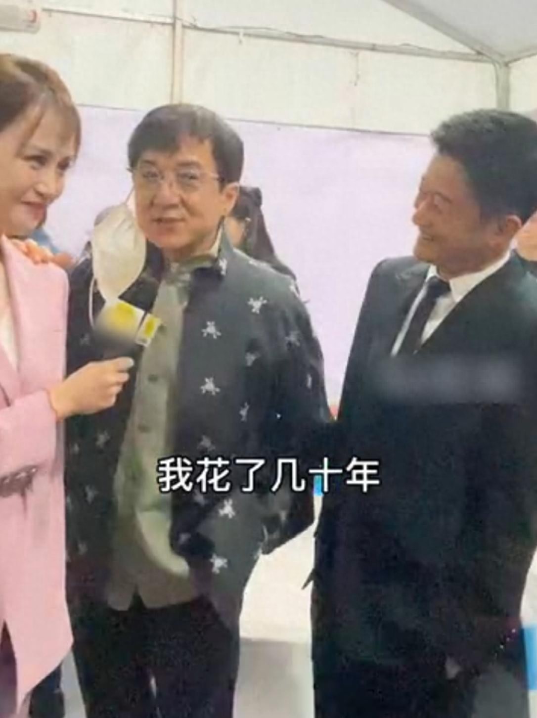 吴京4部电影票房200亿，成龙花了几十年才做到，大佬们同框真敢说