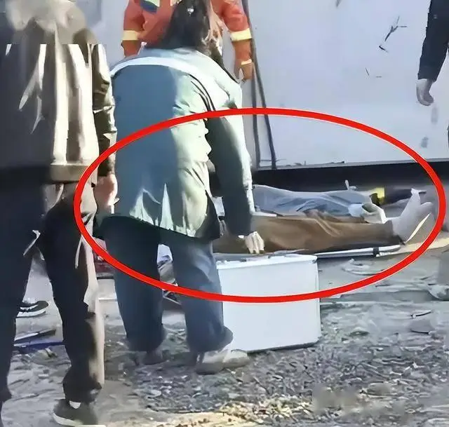 网红夫妻车祸事故_网红小英丈夫酒后撞人逃逸被刑拘_直播带货安全风险