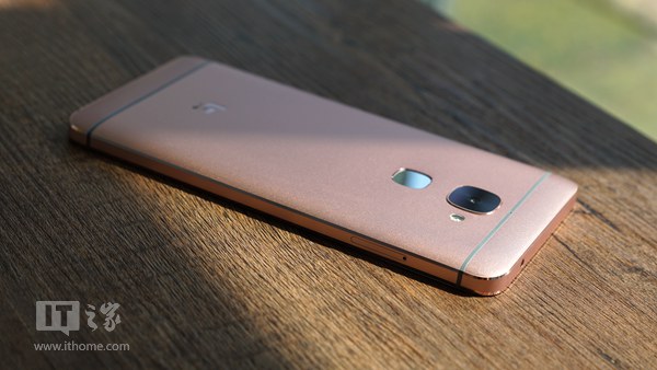 乐视手机玩游戏竖屏怎么办_乐视超级手机2 评测_魅蓝Note3 对比