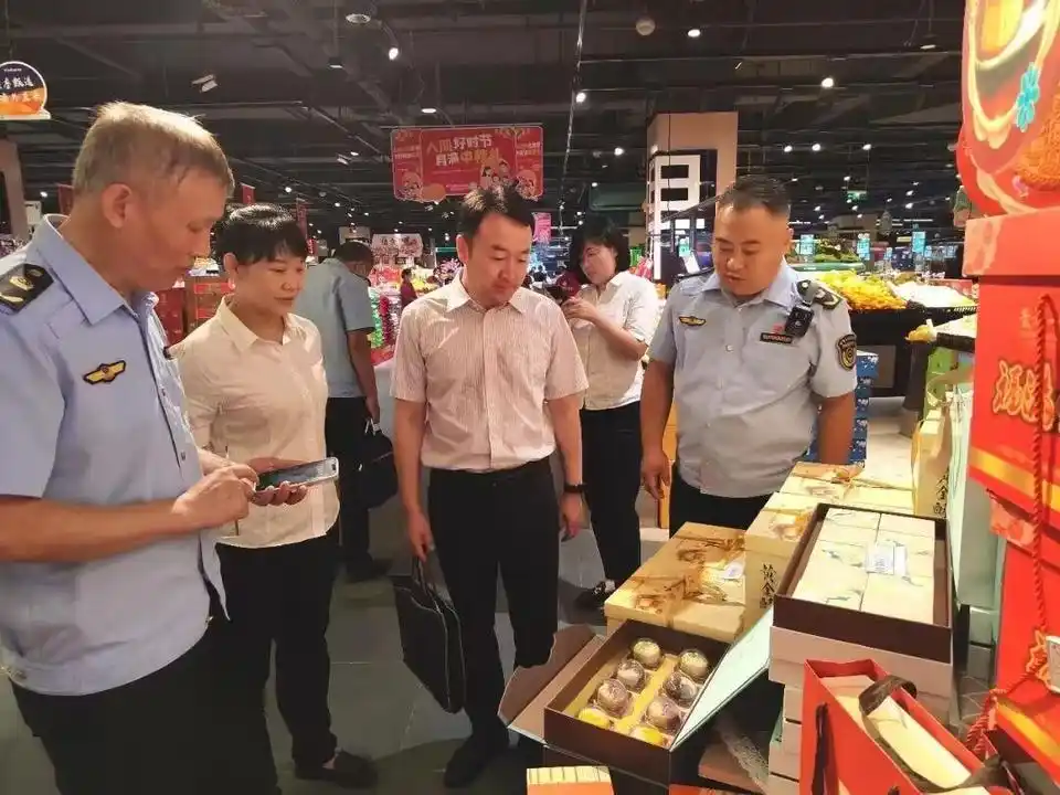 月饼礼盒价格_月饼包装限制_旧礼盒装新月饼违规吗