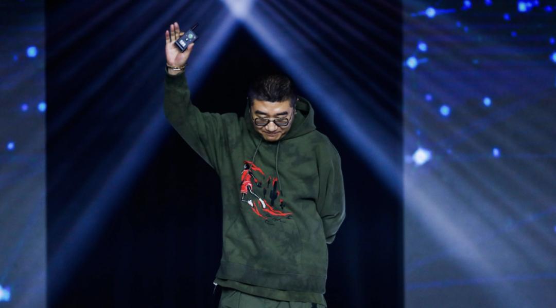 电商三巨头权力交接_徐雷接棒京东CEO_刘强东直播炒菜调侃马云