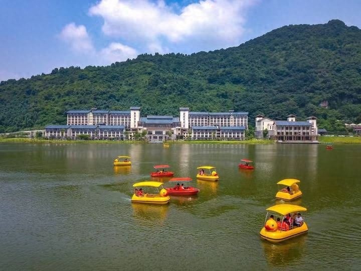 冬日暖阳下，乐进拓展引领冬令营新风尚