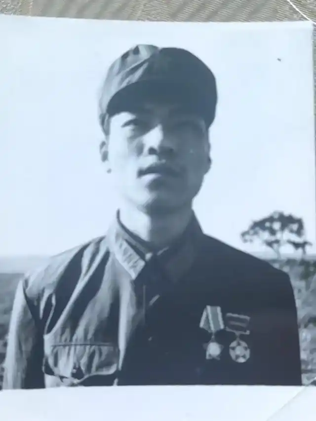 杨靖宇英雄后人 马继志 红色基因传承_杨靖宇之孙拿出一块“传家宝”