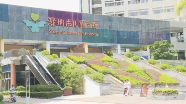 女童洗澡被哥哥用打火机零件电伤_家长烧水洗澡安全_低龄幼儿烫伤预防