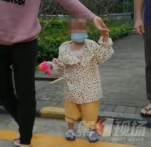低龄幼儿烫伤预防_家长烧水洗澡安全_女童洗澡被哥哥用打火机零件电伤