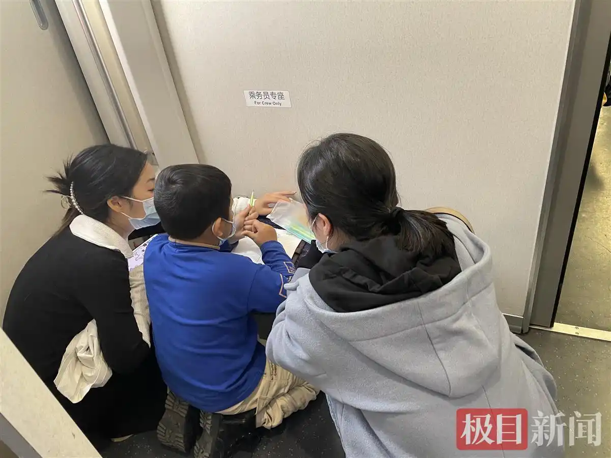 8岁男童独自照顾尿毒症爸爸武汉大学中南医院捐赠正能量奖金_stunner_q