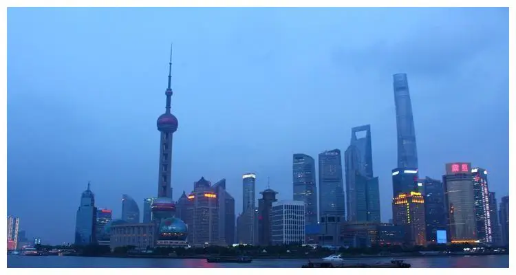高严贪污细节_原云南省委书记高严的情妇杨珊 现在何处_高严逃亡案